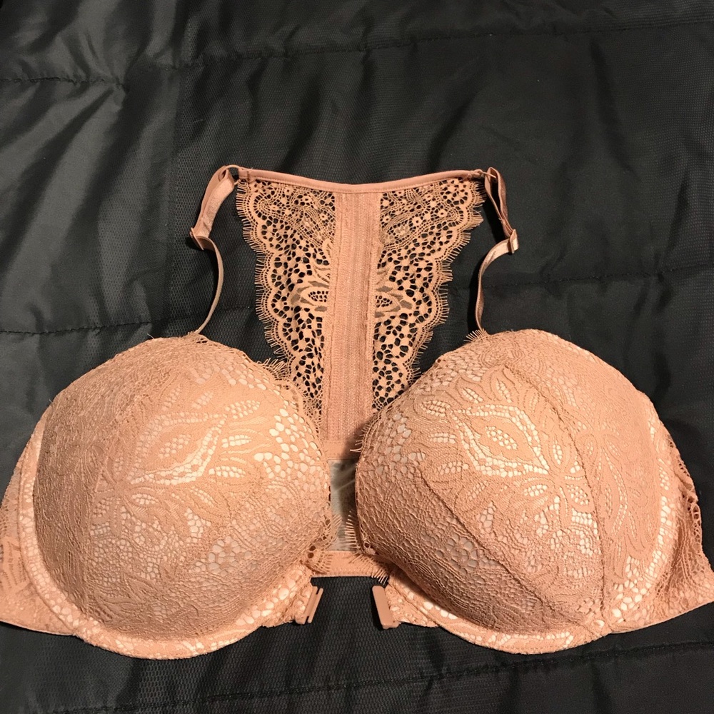 38DD Victoria Secret Peach, Lace, Razor Back Bra